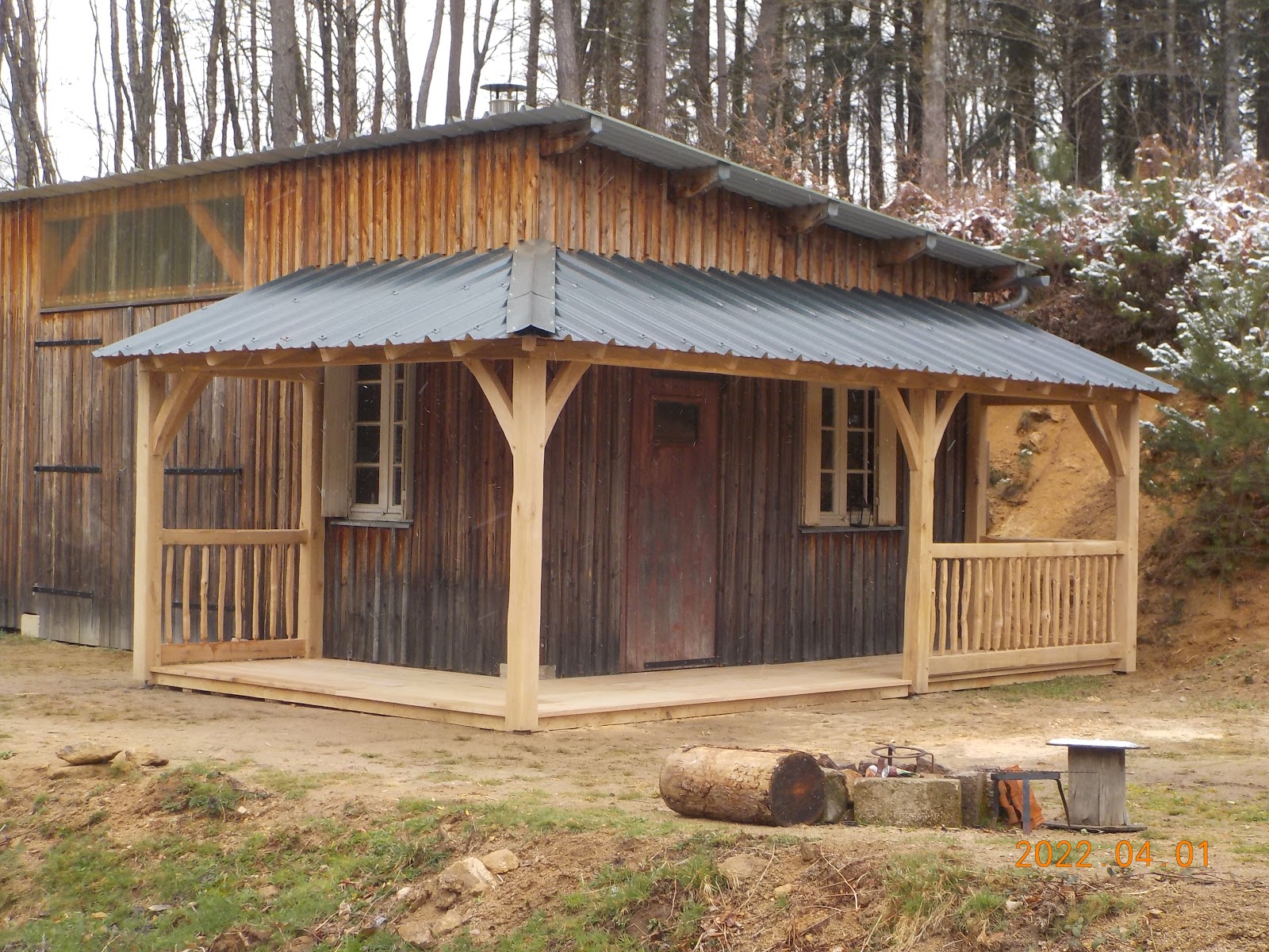 Réalisation d'un auvent et d'une terrasse en bois